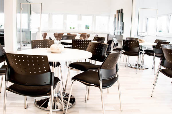 A lunchroom with tables and chairs